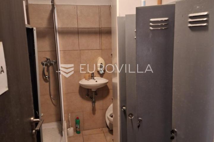 Karlovac, Banija, poslovni prostor 250 m², odlična lokacija