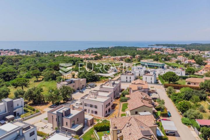 Istra, Poreč, trosoban stan s vrtom