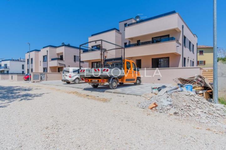 Istra, Poreč, trosoban stan s vrtom