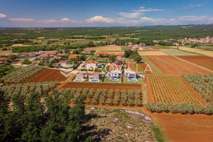 Istra, Poreč, luksuzna vila 244 m2 s bazenom i velikom uređenom okućnicom, pogled na more