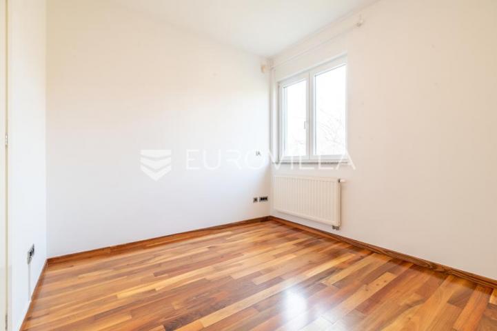 Zagreb, Šestine, odličan četverosoban stan NKP 160 m2 s 2 garaže