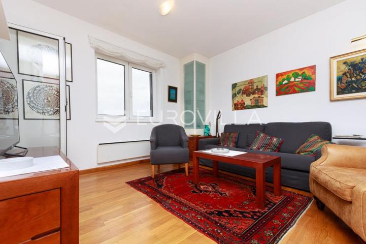 Lovran, Centar, prekrasan dvosoban stan 44 m², panoramski pogled na more