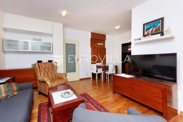 Lovran, Centar, prekrasan dvosoban stan 44 m², panoramski pogled na more