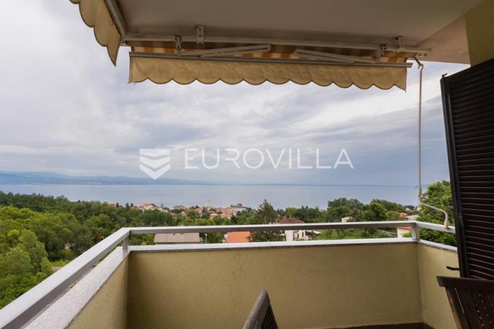Lovran, Centar, prekrasan dvosoban stan 44 m², panoramski pogled na more