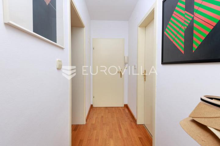 Lovran, Centar, prekrasan dvosoban stan 44 m², panoramski pogled na more