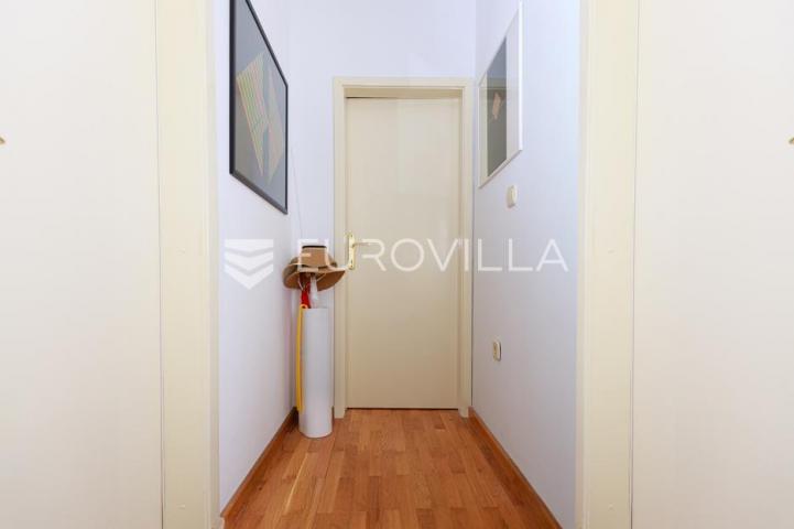 Lovran, Centar, prekrasan dvosoban stan 44 m², panoramski pogled na more