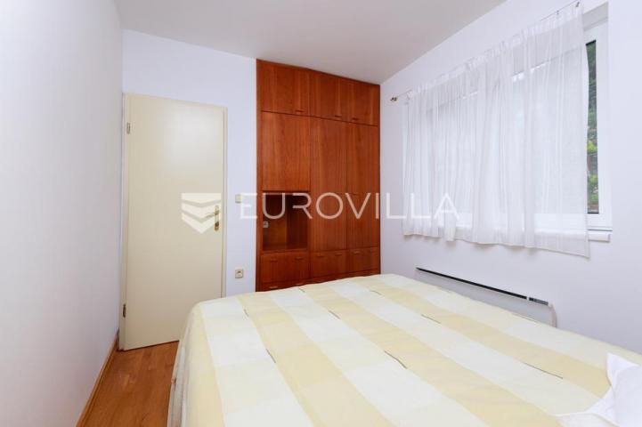 Lovran, Centar, prekrasan dvosoban stan 44 m², panoramski pogled na more