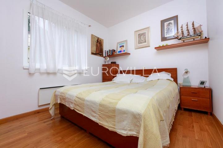 Lovran, Centar, prekrasan dvosoban stan 44 m², panoramski pogled na more