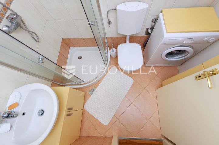 Lovran, Centar, prekrasan dvosoban stan 44 m², panoramski pogled na more