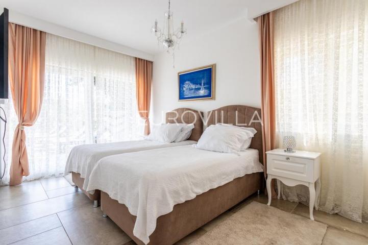 Mimice, jedinstvena vila s idiličnom okućnicom i bazenom