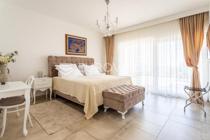 Mimice, jedinstvena vila s idiličnom okućnicom i bazenom