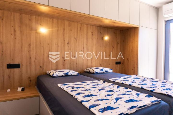Hvar, Jelsa, predivna kuća s bazenom na odličnoj lokaciji