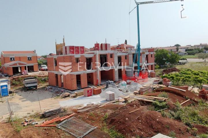 Istra, Poreč, NOVOGRADNJA, modena kuća u nizu 83,65 M2