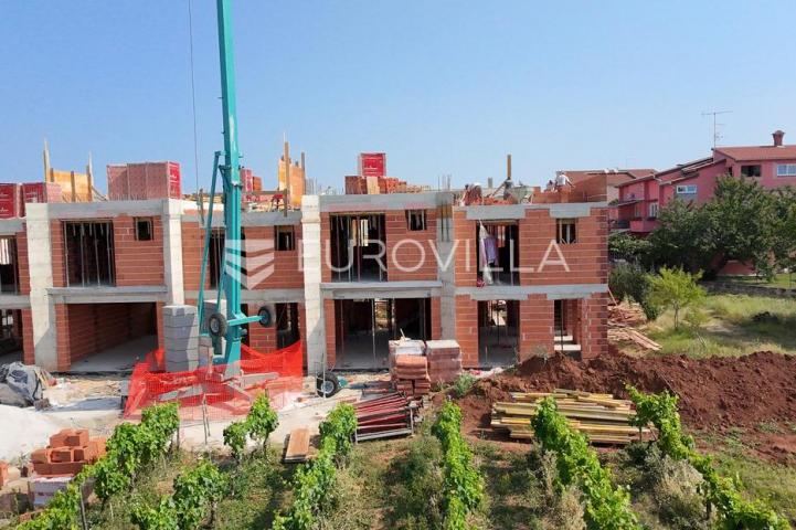 Istra, Poreč, NOVOGRADNJA, modena kuća u nizu 83,65 M2