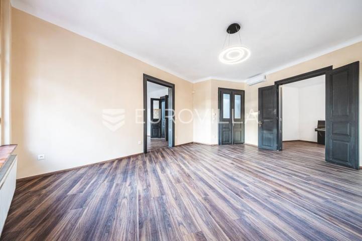 Zagreb, Donji Grad, Savska, prekrasan troiposoban stan 115 m2