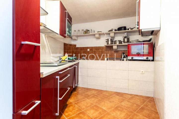 Bol, prostran četvorosoban stan na atraktivnoj lokaciji, 127 m²