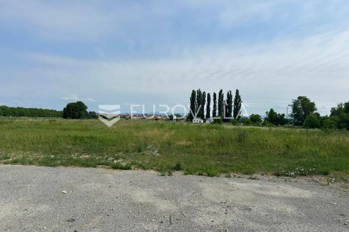 Požega, atraktivno zemljište u gospodarsko-poslovnoj zoni – 6.221 m² + pristupni put 334 m²