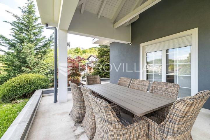 Zagreb, Jelekovići, prekrasna vila NKP 303,5 m2 na parceli 1786 m2