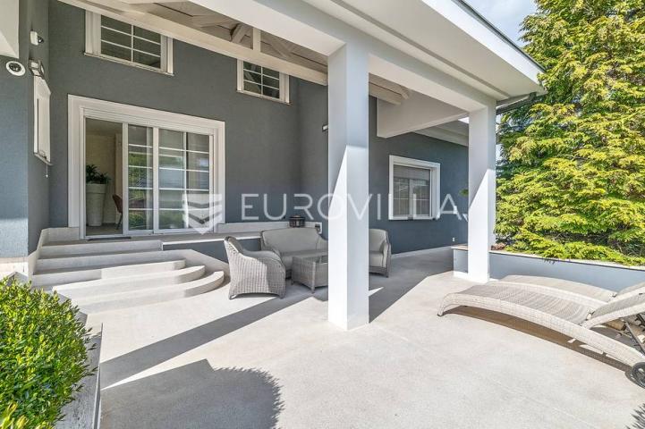 Zagreb, Jelekovići, prekrasna vila NKP 303,5 m2 na parceli 1786 m2