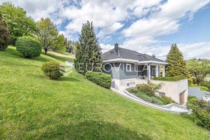 Zagreb, Jelekovići, prekrasna vila NKP 303,5 m2 na parceli 1786 m2