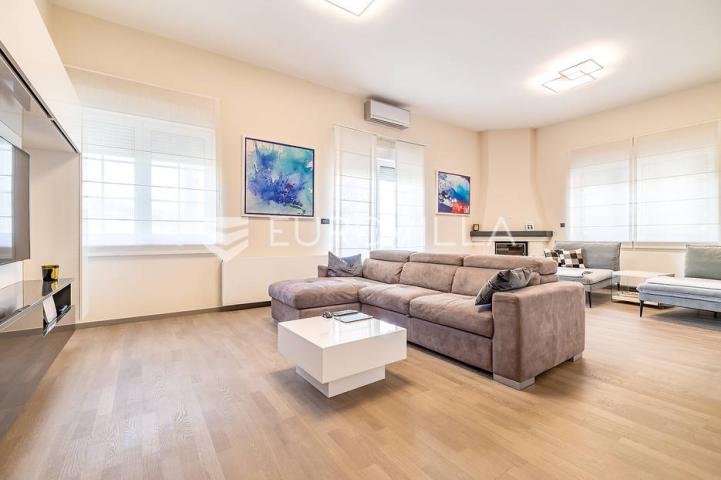 Zagreb, Jelekovići, prekrasna vila NKP 303,5 m2 na parceli 1786 m2