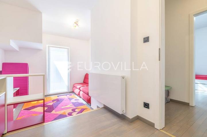 Zagreb, Jelekovići, prekrasna vila NKP 303,5 m2 na parceli 1786 m2
