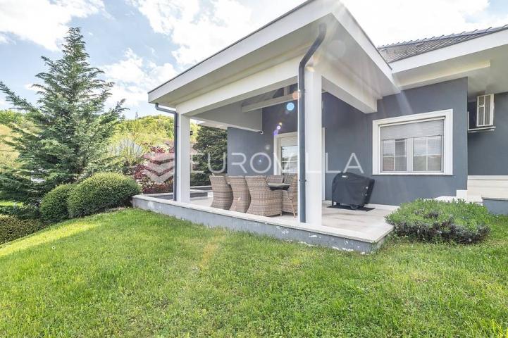Zagreb, Jelekovići, prekrasna vila NKP 303,5 m2 na parceli 1786 m2