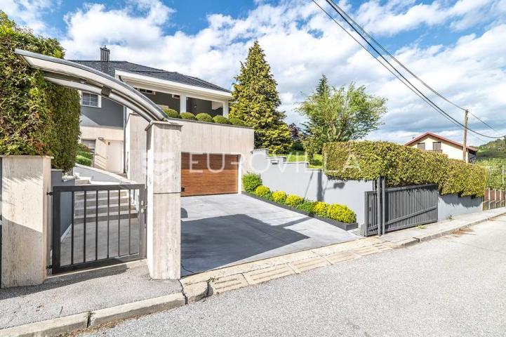 Zagreb, Jelekovići, prekrasna vila NKP 303,5 m2 na parceli 1786 m2