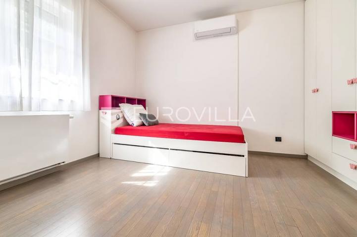 Zagreb, Jelekovići, prekrasna vila NKP 303,5 m2 na parceli 1786 m2
