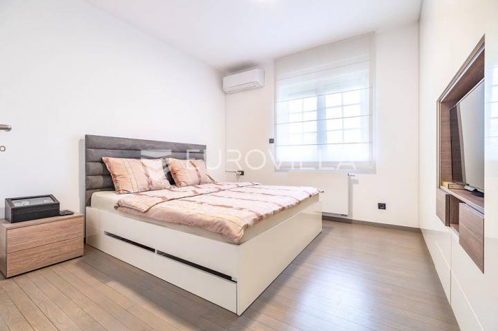 Zagreb, Jelekovići, prekrasna vila NKP 303,5 m2 na parceli 1786 m2