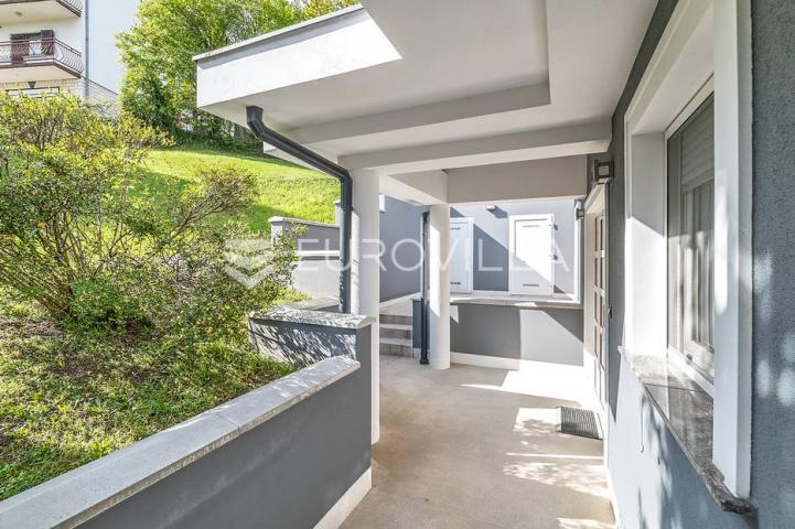 Zagreb, Jelekovići, prekrasna vila NKP 303,5 m2 na parceli 1786 m2