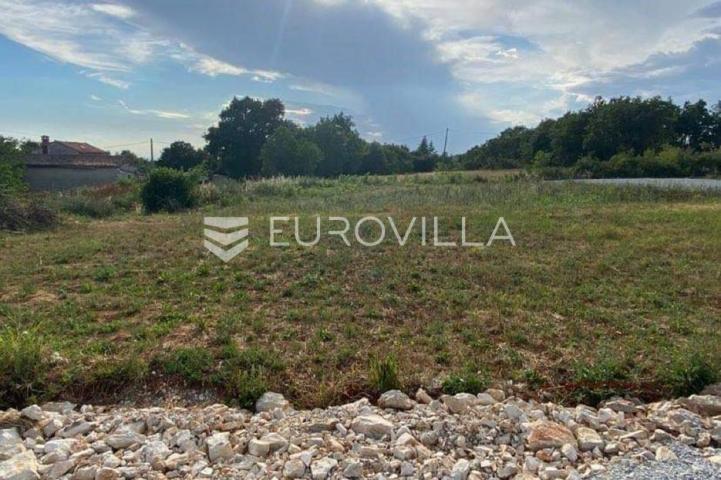 Istra, Višnjan - građevinsko zemljište 659 m2 sa predivnim pogledom na more