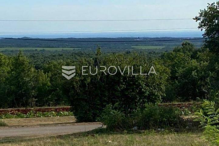 Istra, Višnjan - građevinsko zemljište 659 m2 sa predivnim pogledom na more