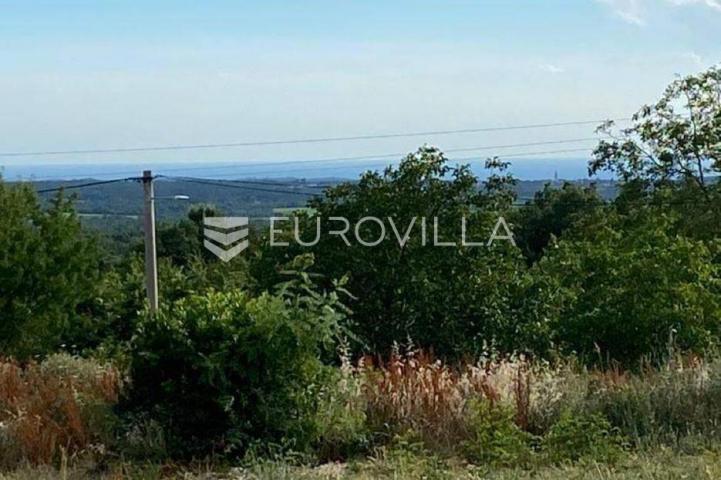 Istra, Višnjan - građevinsko zemljište 659 m2 sa predivnim pogledom na more