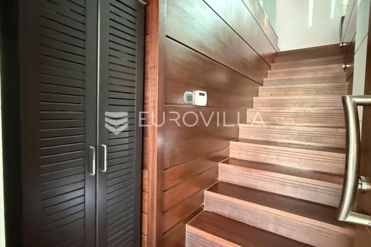 Zadar, Borik dizajnerski moderno uređen trosoban stan na prvom katu 96 m²