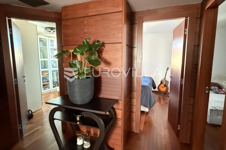 Zadar, Borik dizajnerski moderno uređen trosoban stan na prvom katu 96 m²