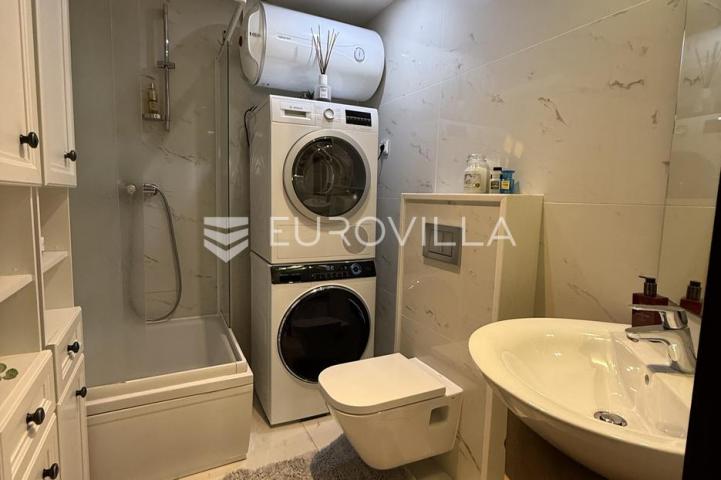 Zadar, Borik dizajnerski moderno uređen trosoban stan na prvom katu 96 m²