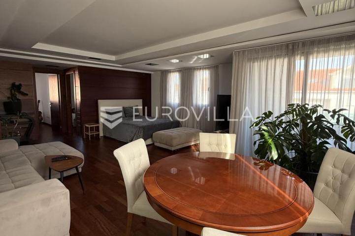 Zadar, Borik dizajnerski moderno uređen trosoban stan na prvom katu 96 m²