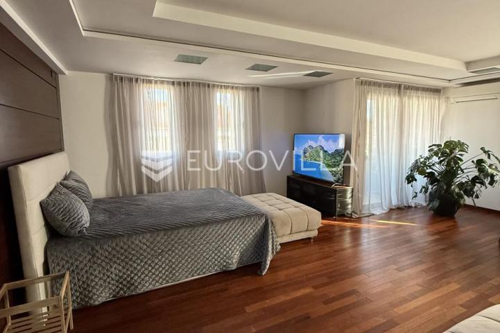Zadar, Borik dizajnerski moderno uređen trosoban stan na prvom katu 96 m²