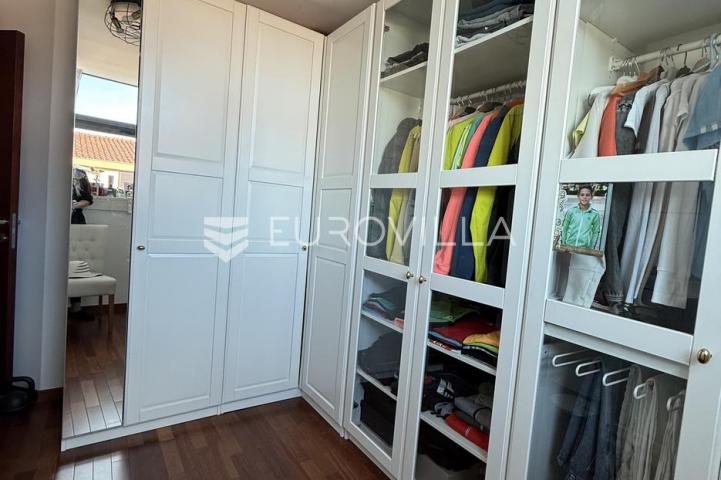 Zadar, Borik dizajnerski moderno uređen trosoban stan na prvom katu 96 m²