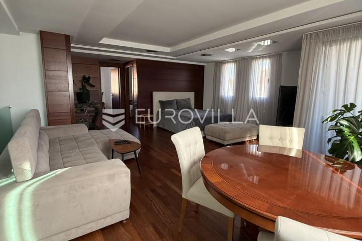Zadar, Borik dizajnerski moderno uređen trosoban stan na prvom katu 96 m²