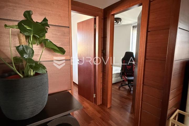 Zadar, Borik dizajnerski moderno uređen trosoban stan na prvom katu 96 m²