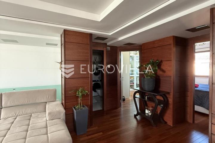Zadar, Borik dizajnerski moderno uređen trosoban stan na prvom katu 96 m²
