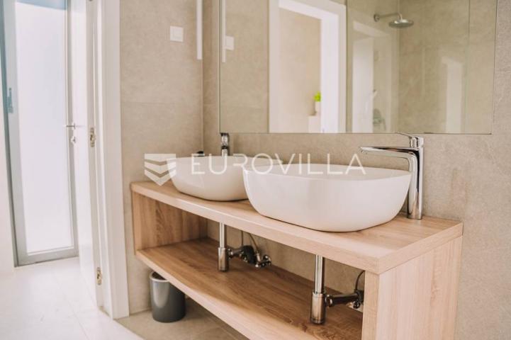 Zadar, Privlaka, prekrasna novoizgrađena vila