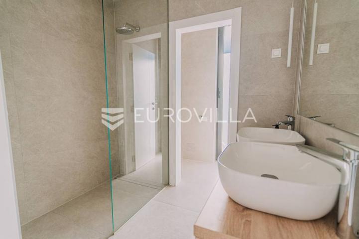 Zadar, Privlaka, prekrasna novoizgrađena vila