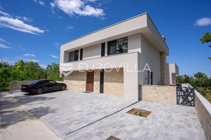 Zadar, Privlaka, prekrasna novoizgrađena vila