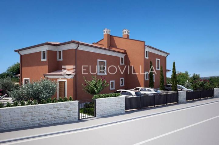 Istra, Momjan, Dvojna kuća s bazenom, 178m2