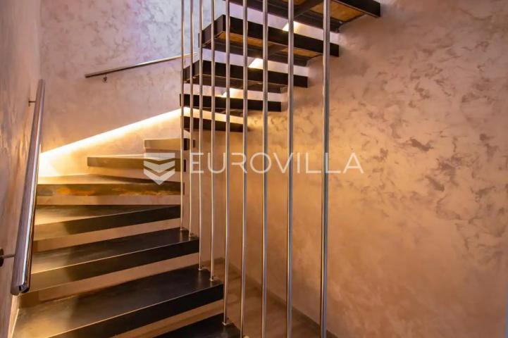 Istra, Medulin, višesoban penthouse s predivnom terasom i pogledom