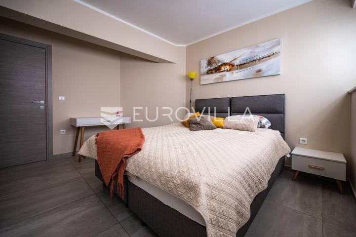 Istra, Medulin, višesoban penthouse s predivnom terasom i pogledom