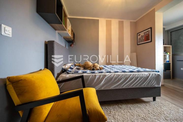 Istra, Medulin, višesoban penthouse s predivnom terasom i pogledom